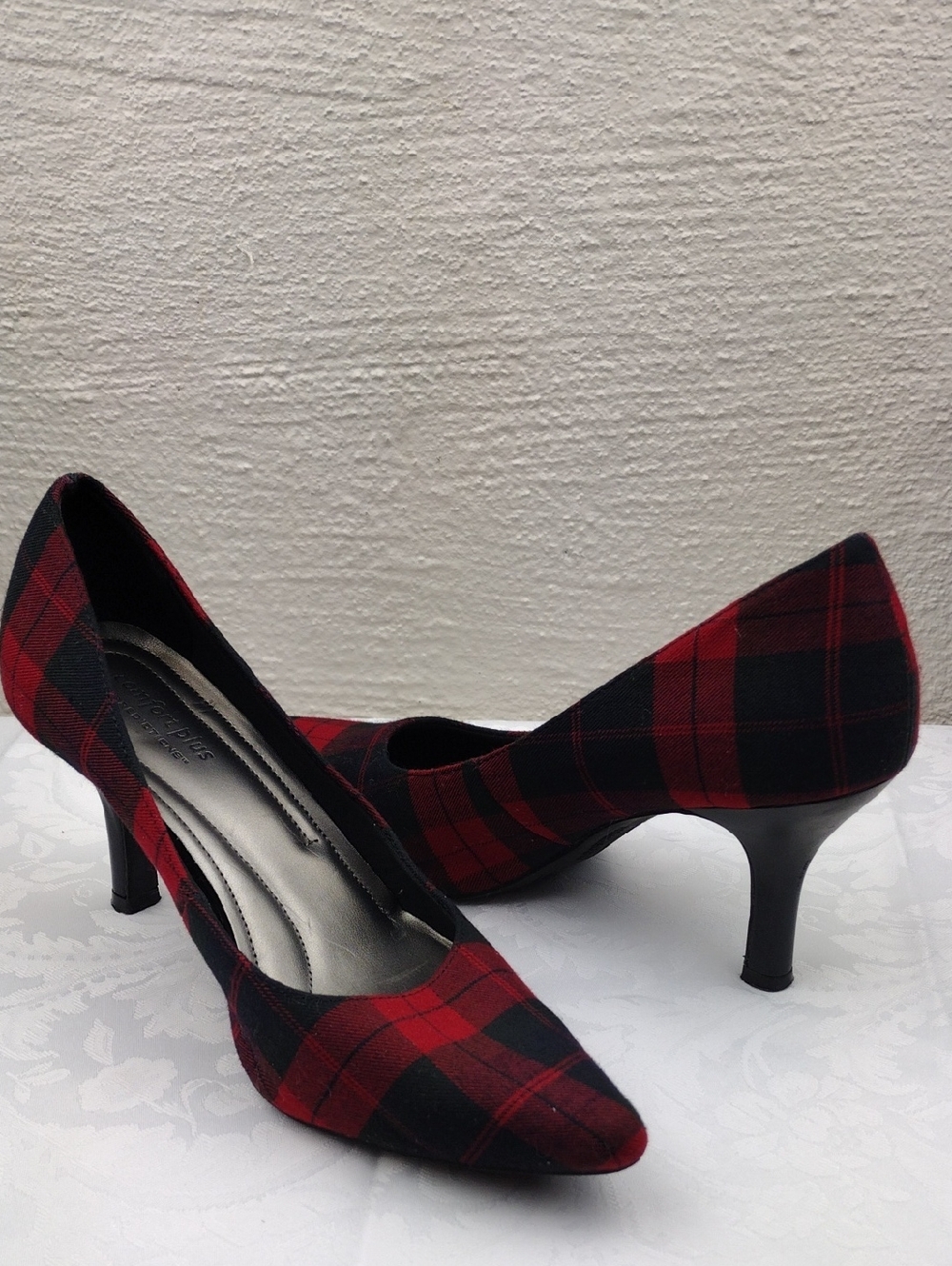 Comfort Plus by Predictions Black Red Plaid Fabric Point Toe High Heel Pump Shoe